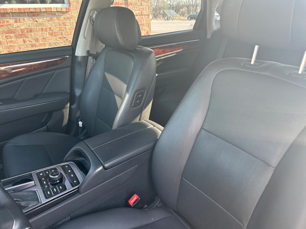 Hyundai Equus 4dr Sdn Signature 2014