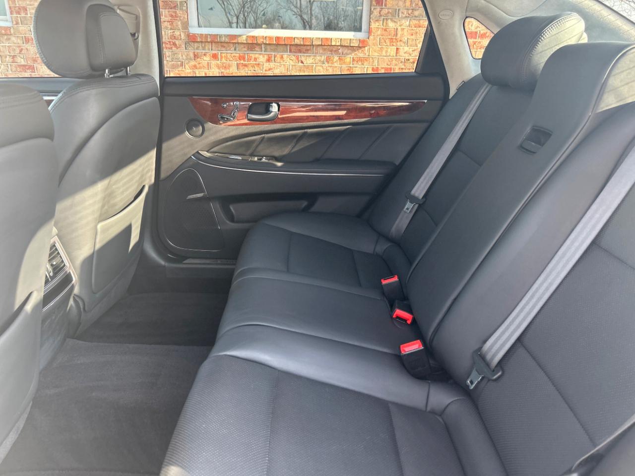 Hyundai Equus 4dr Sdn Signature 2014