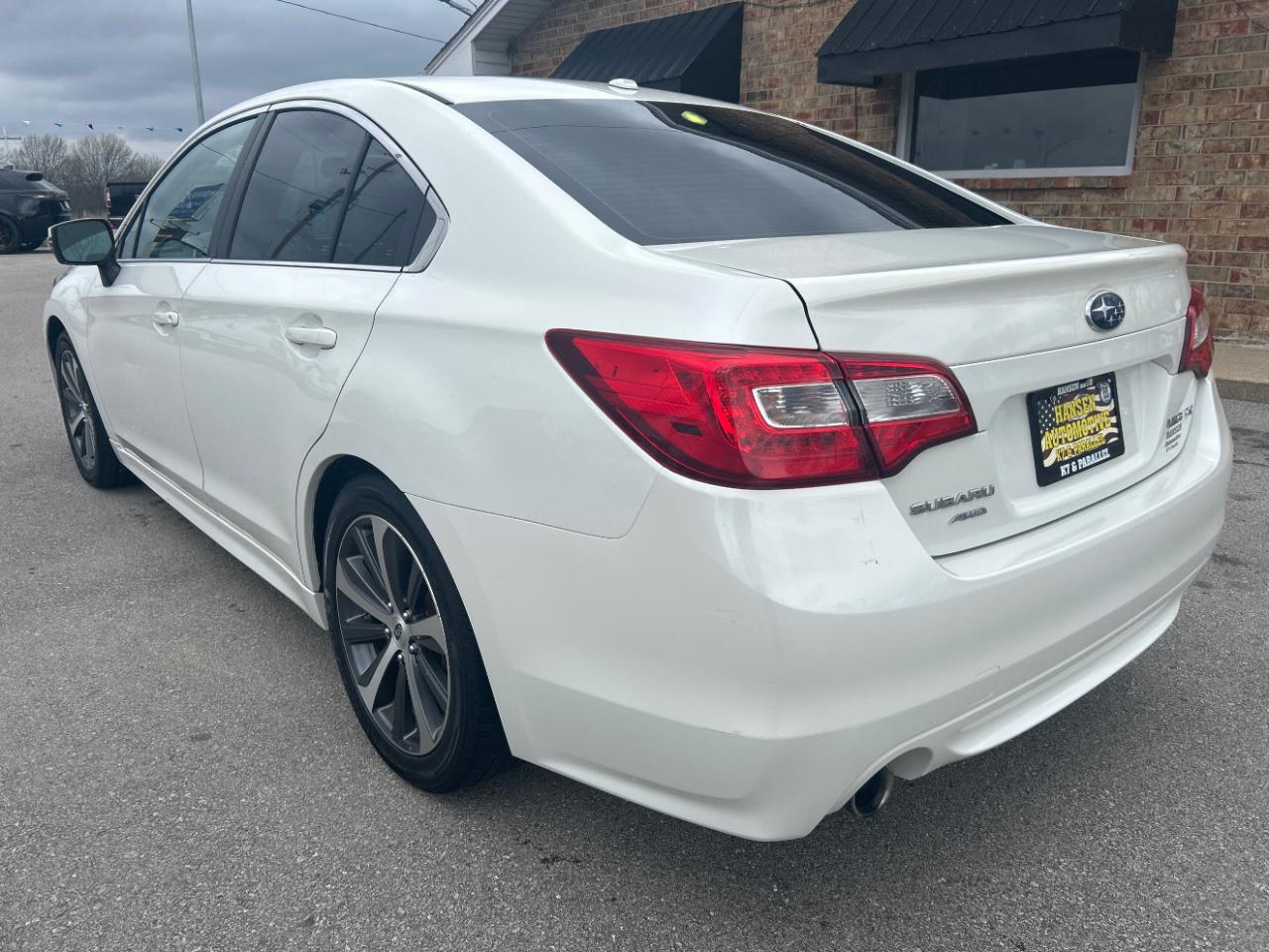 Subaru Legacy 4dr Sdn 2.5i Limited 2015