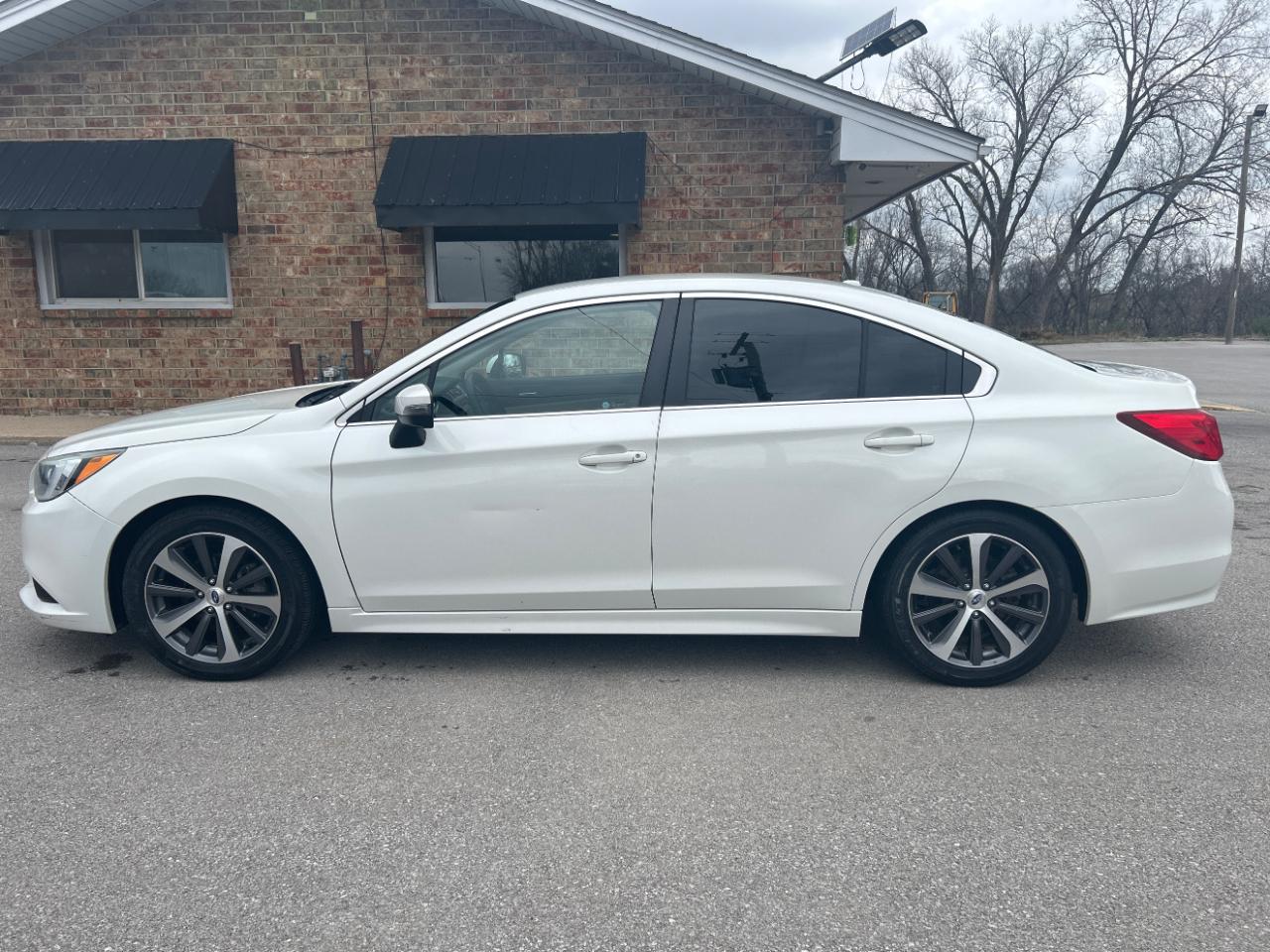 Subaru Legacy 4dr Sdn 2.5i Limited 2015