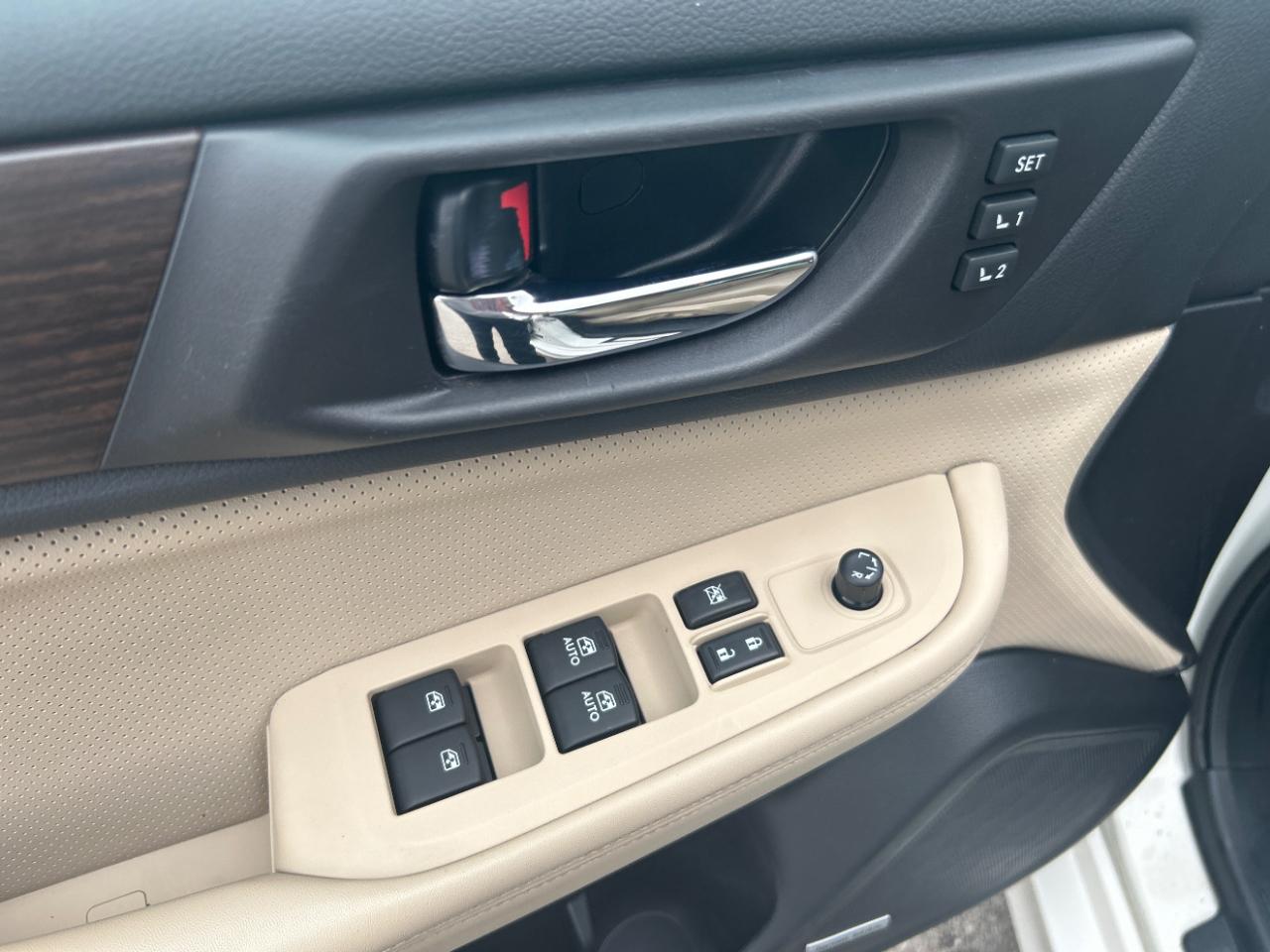 Subaru Legacy 4dr Sdn 2.5i Limited 2015