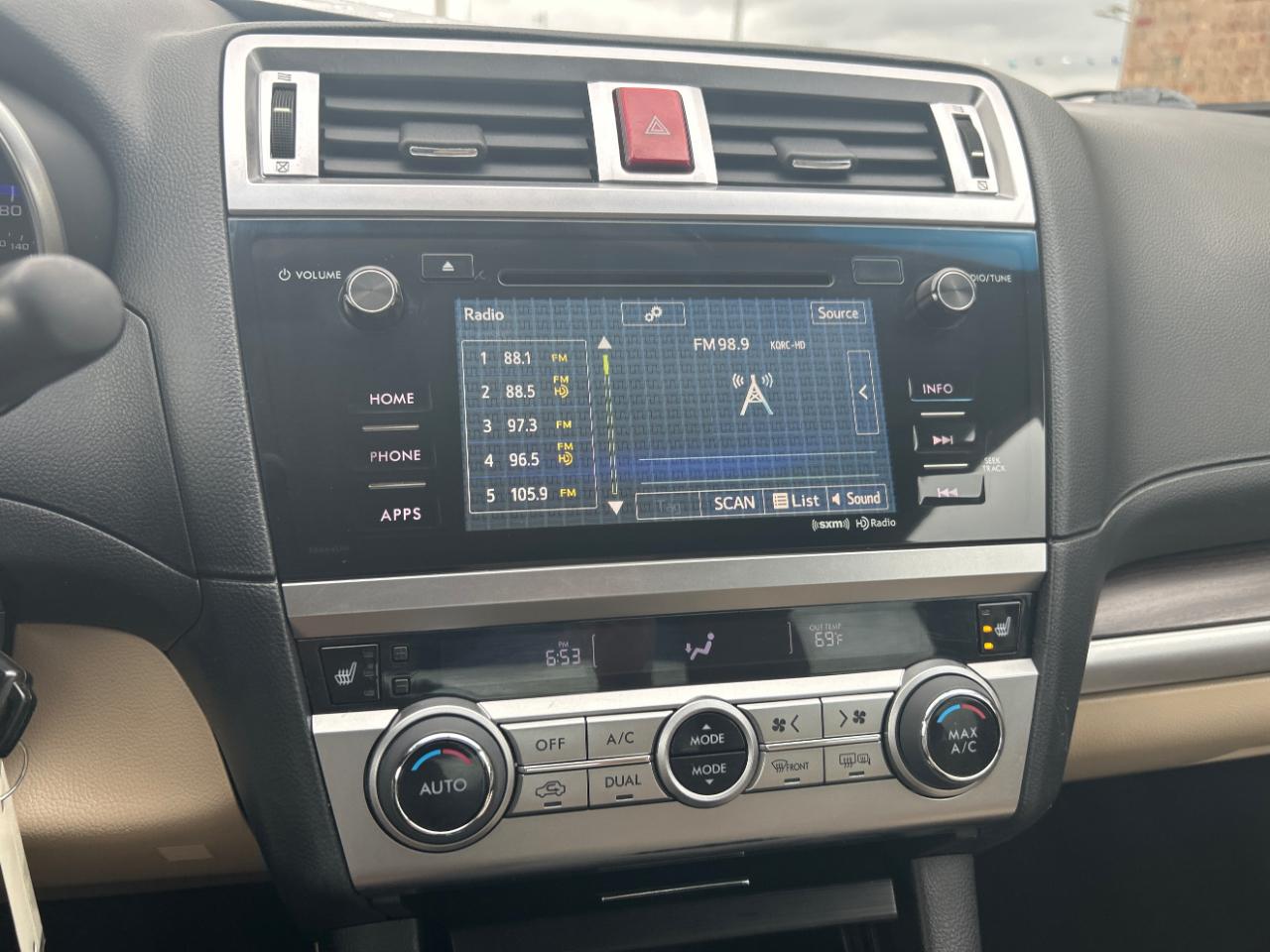 Subaru Legacy 4dr Sdn 2.5i Limited 2015