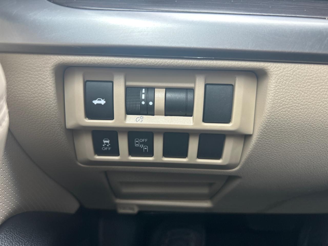 Subaru Legacy 4dr Sdn 2.5i Limited 2015