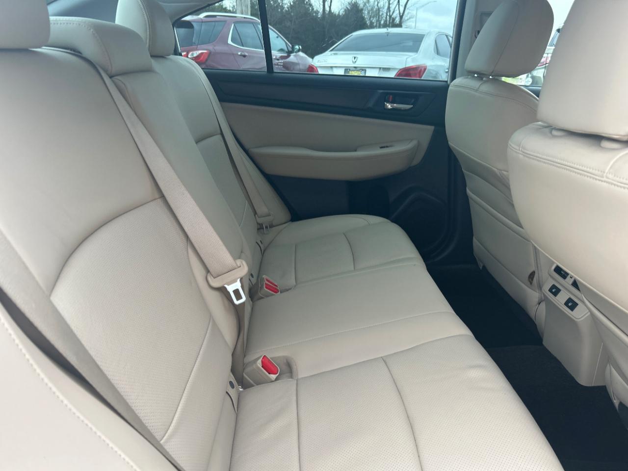 Subaru Legacy 4dr Sdn 2.5i Limited 2015