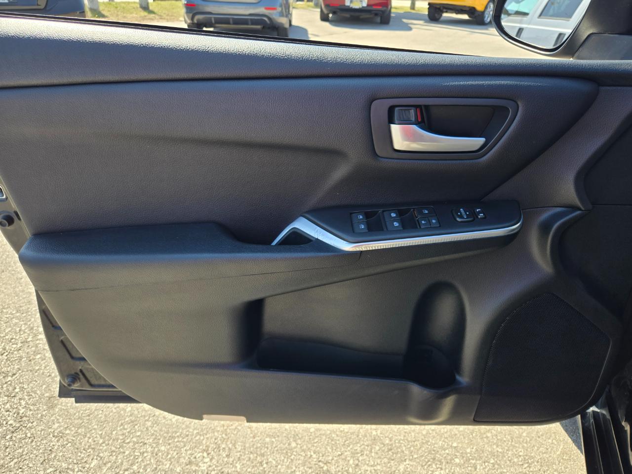 Toyota Camry XLE Auto (Natl) 2017