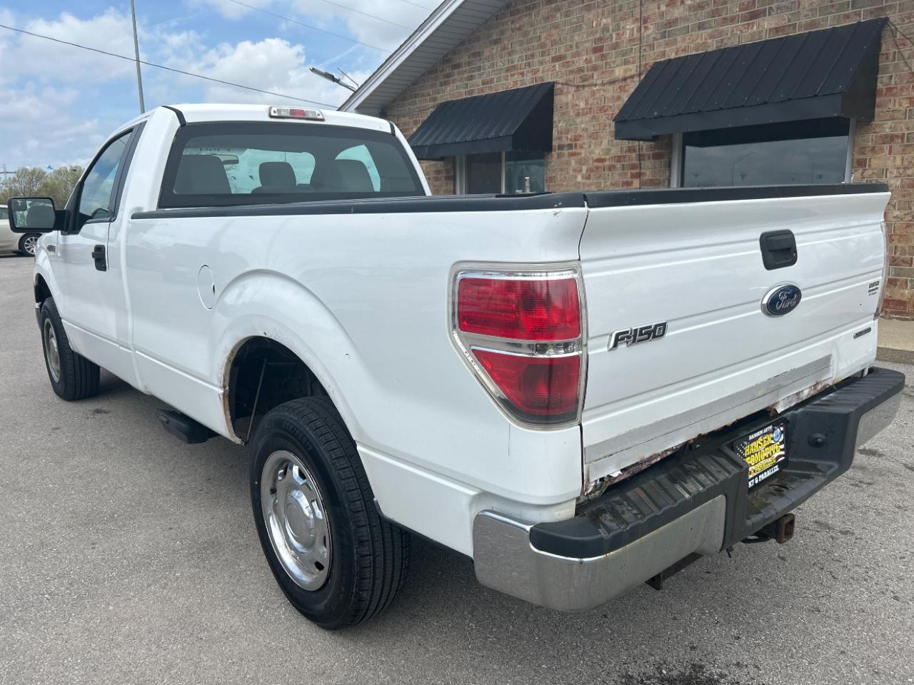 Ford F-150 4WD Reg Cab 126" XL 2011