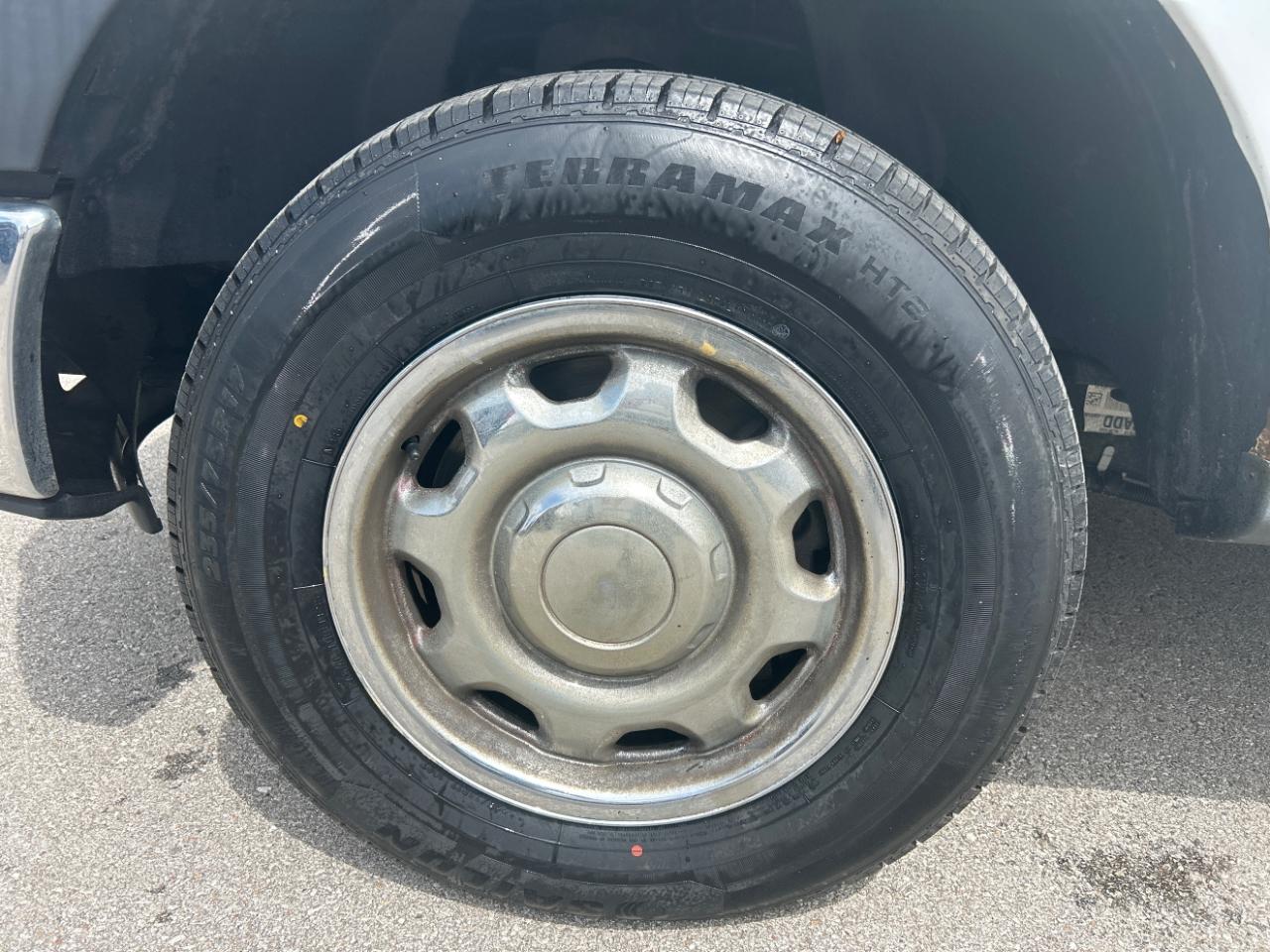 Ford F-150 4WD Reg Cab 126" XL 2011