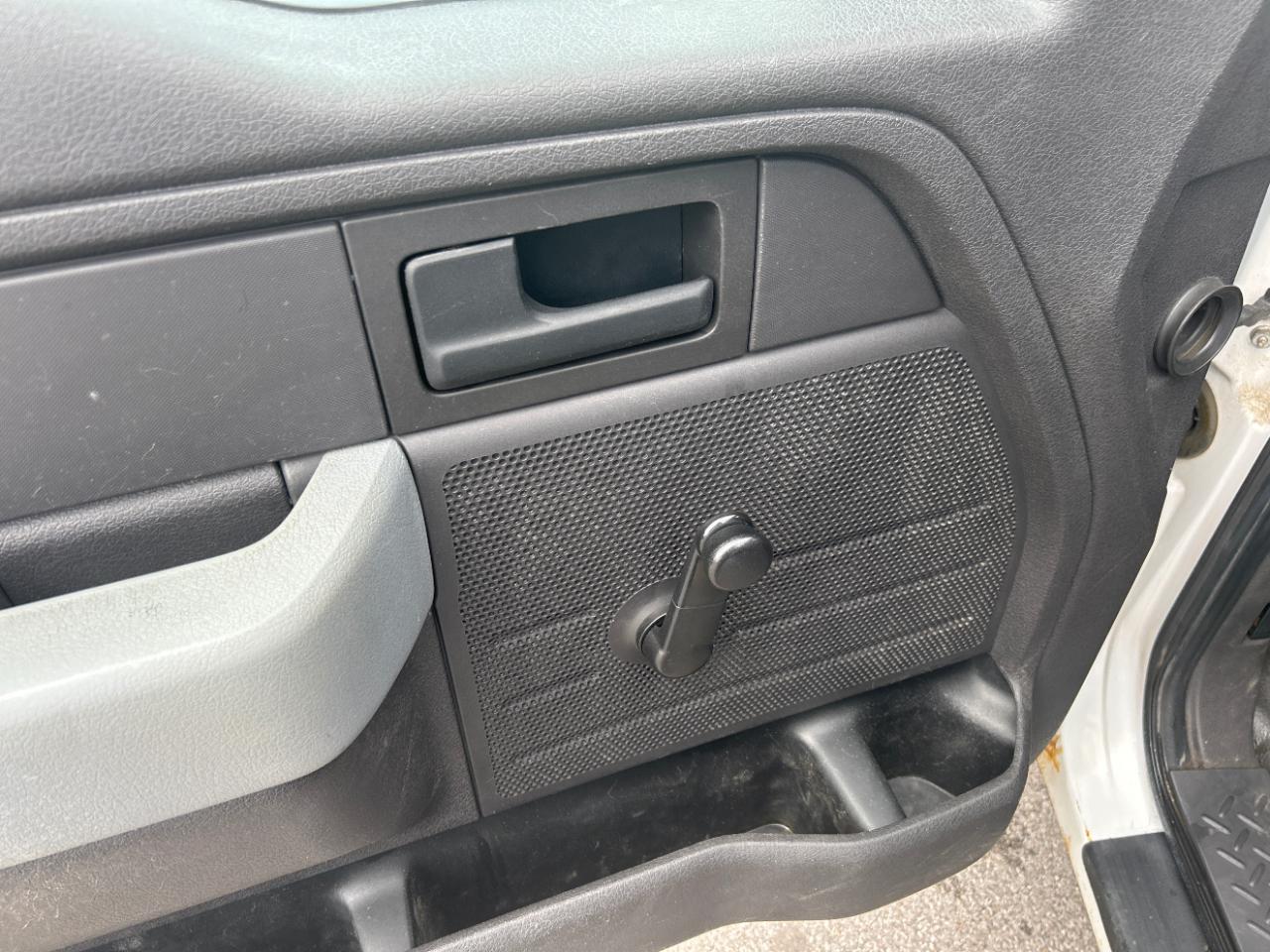 Ford F-150 4WD Reg Cab 126" XL 2011