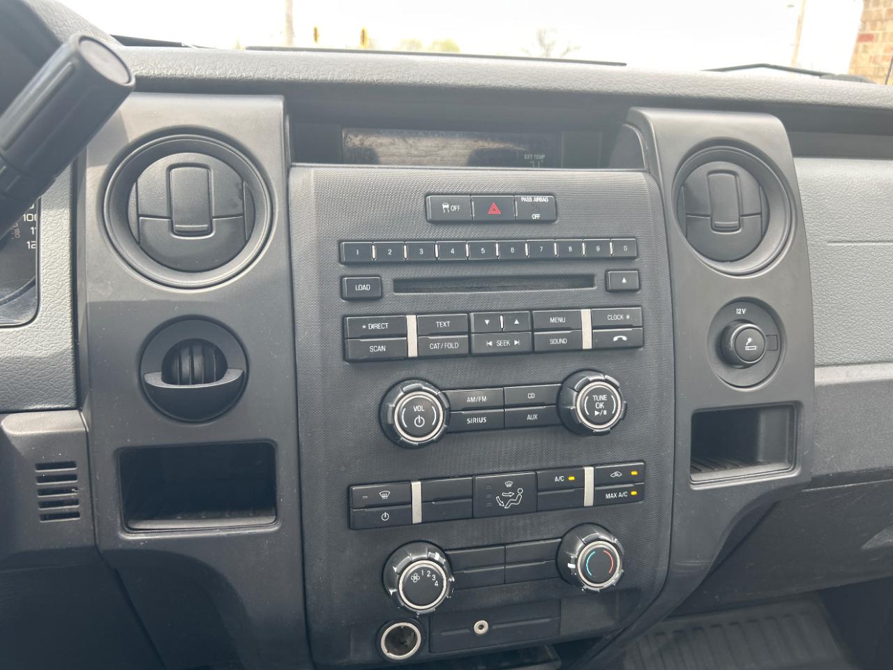 Ford F-150 4WD Reg Cab 126" XL 2011