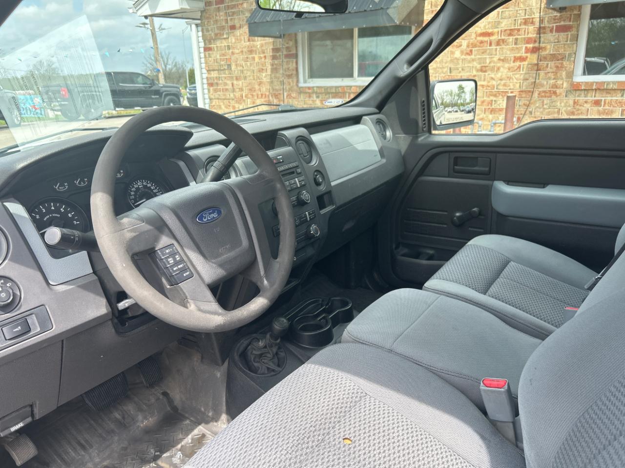 Ford F-150 4WD Reg Cab 126" XL 2011