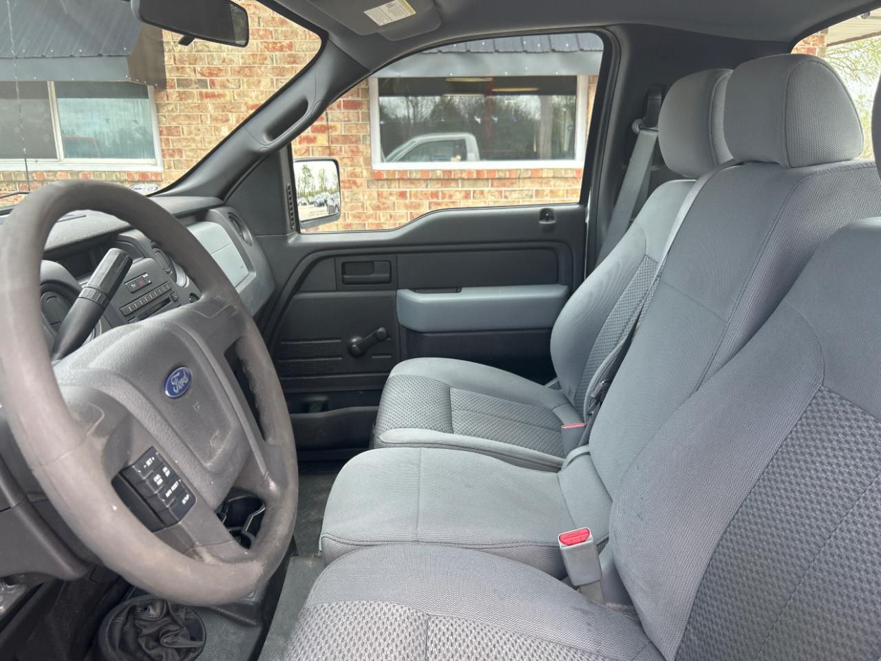 Ford F-150 4WD Reg Cab 126" XL 2011