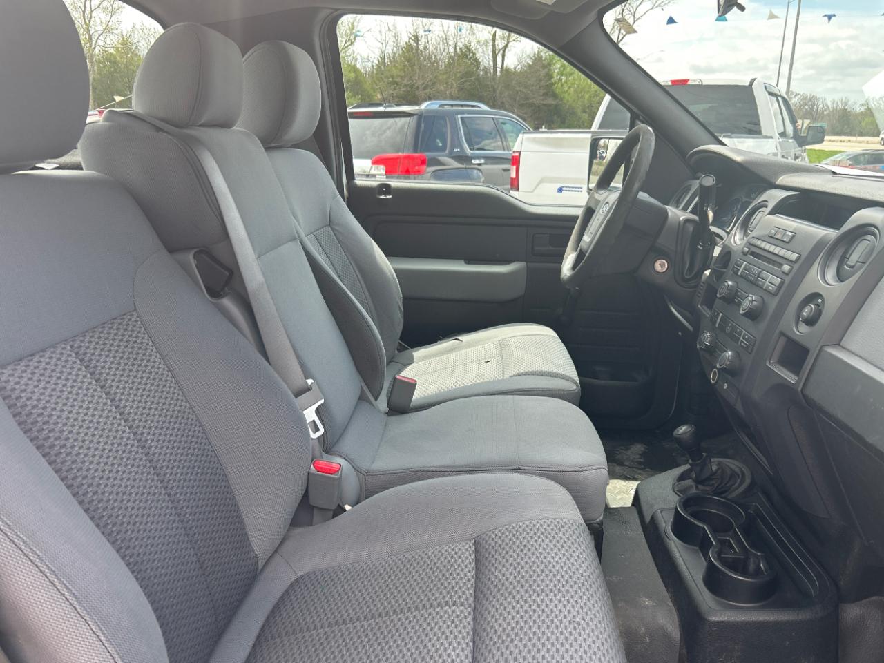 Ford F-150 4WD Reg Cab 126" XL 2011