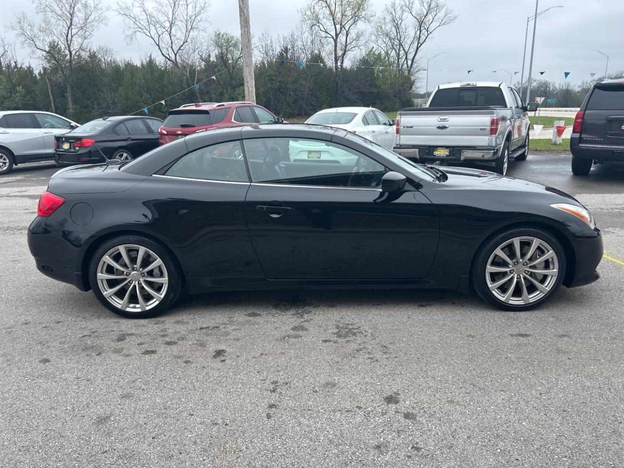 Infiniti G37 Convertible 2dr Base 2010