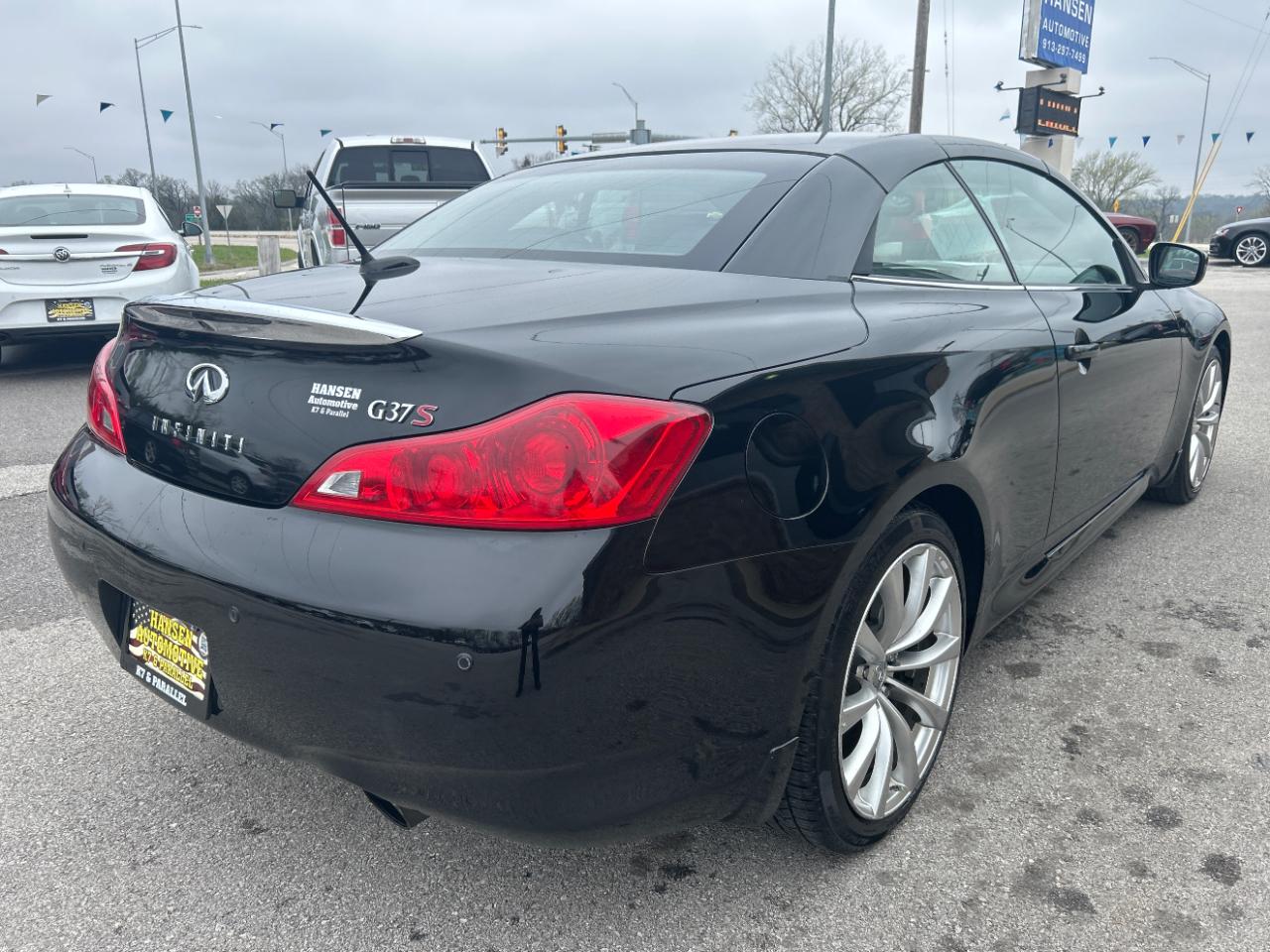Infiniti G37 Convertible 2dr Base 2010