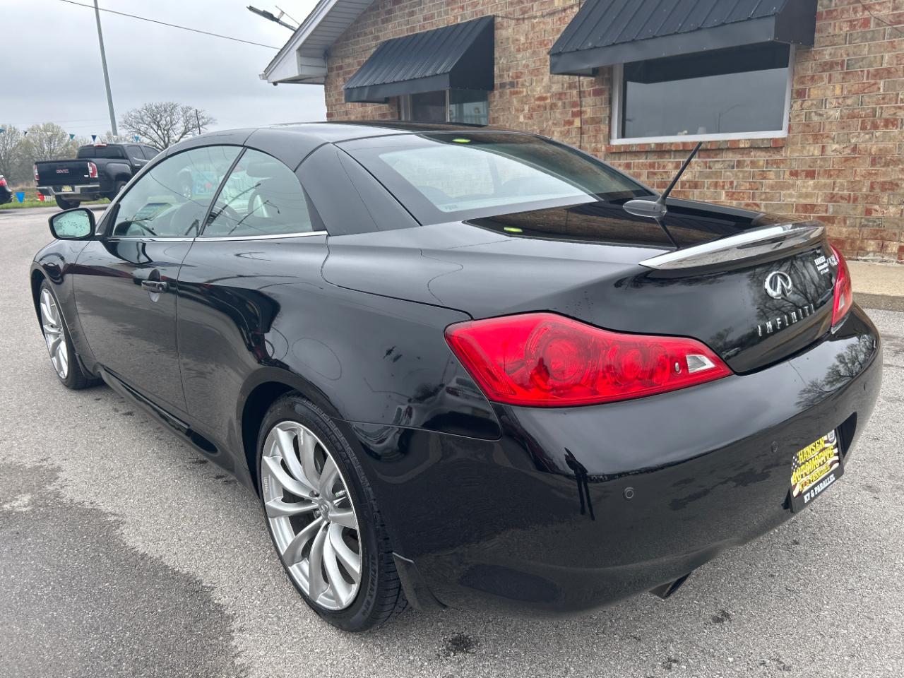 Infiniti G37 Convertible 2dr Base 2010