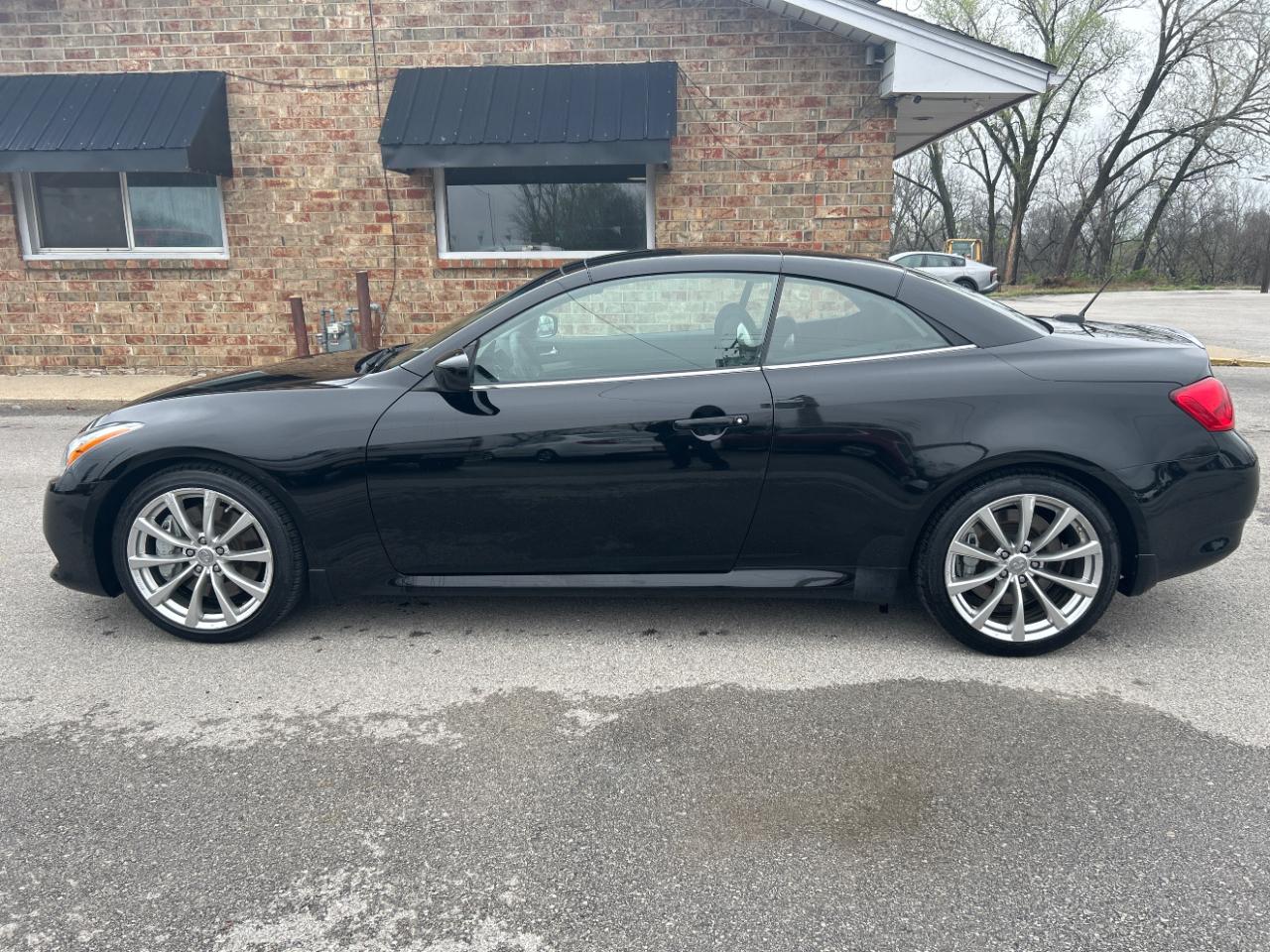 Infiniti G37 Convertible 2dr Base 2010