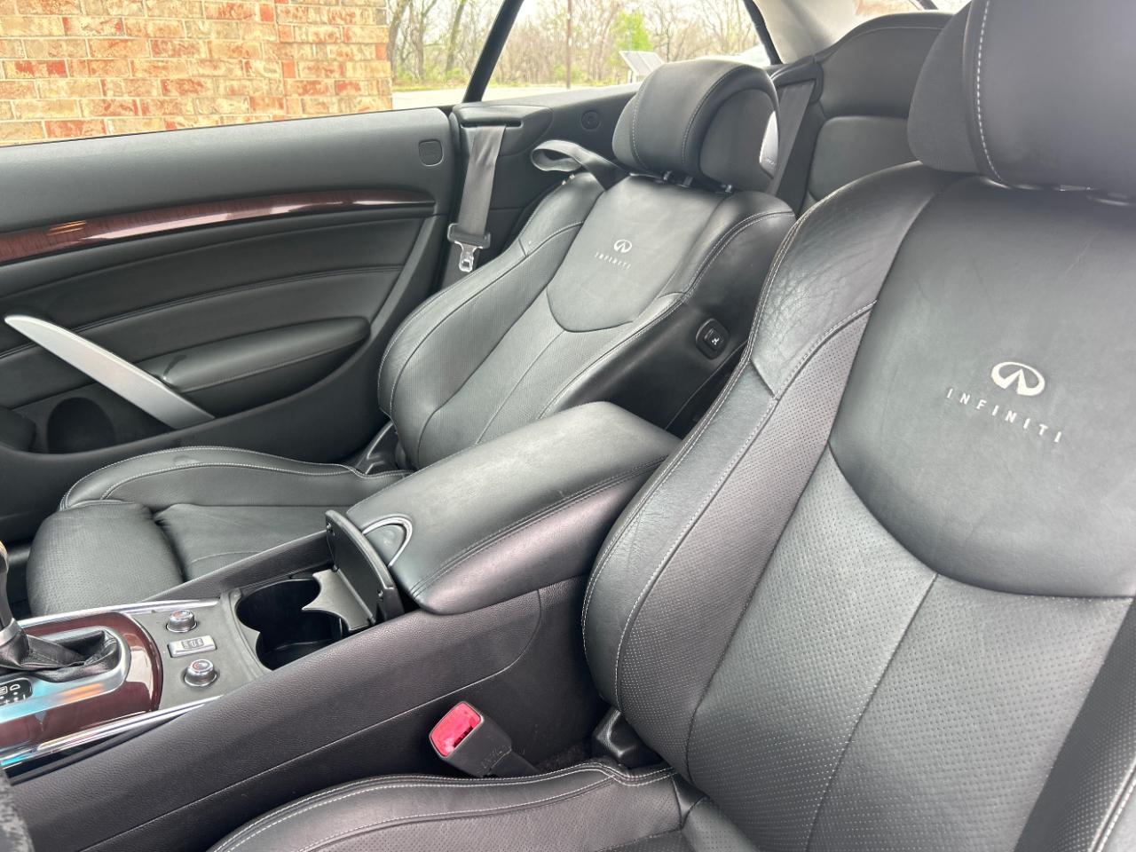 Infiniti G37 Convertible 2dr Base 2010