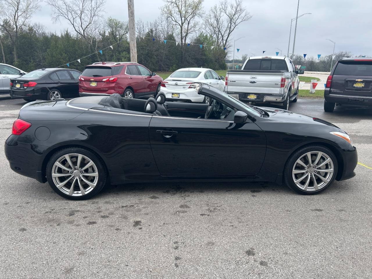 Infiniti G37 Convertible 2dr Base 2010