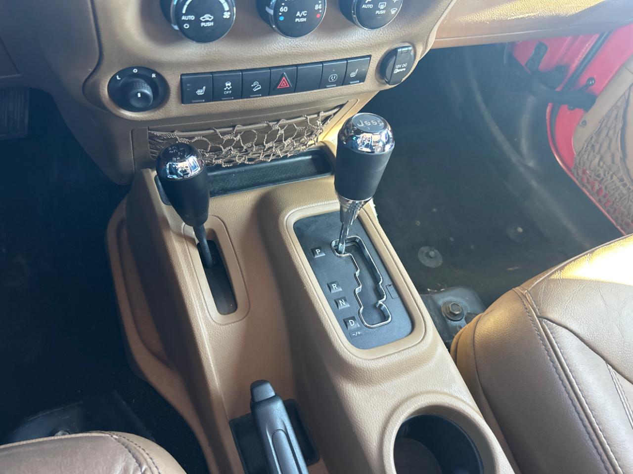 Jeep Wrangler Unlimited 4WD 4dr Sahara 2014