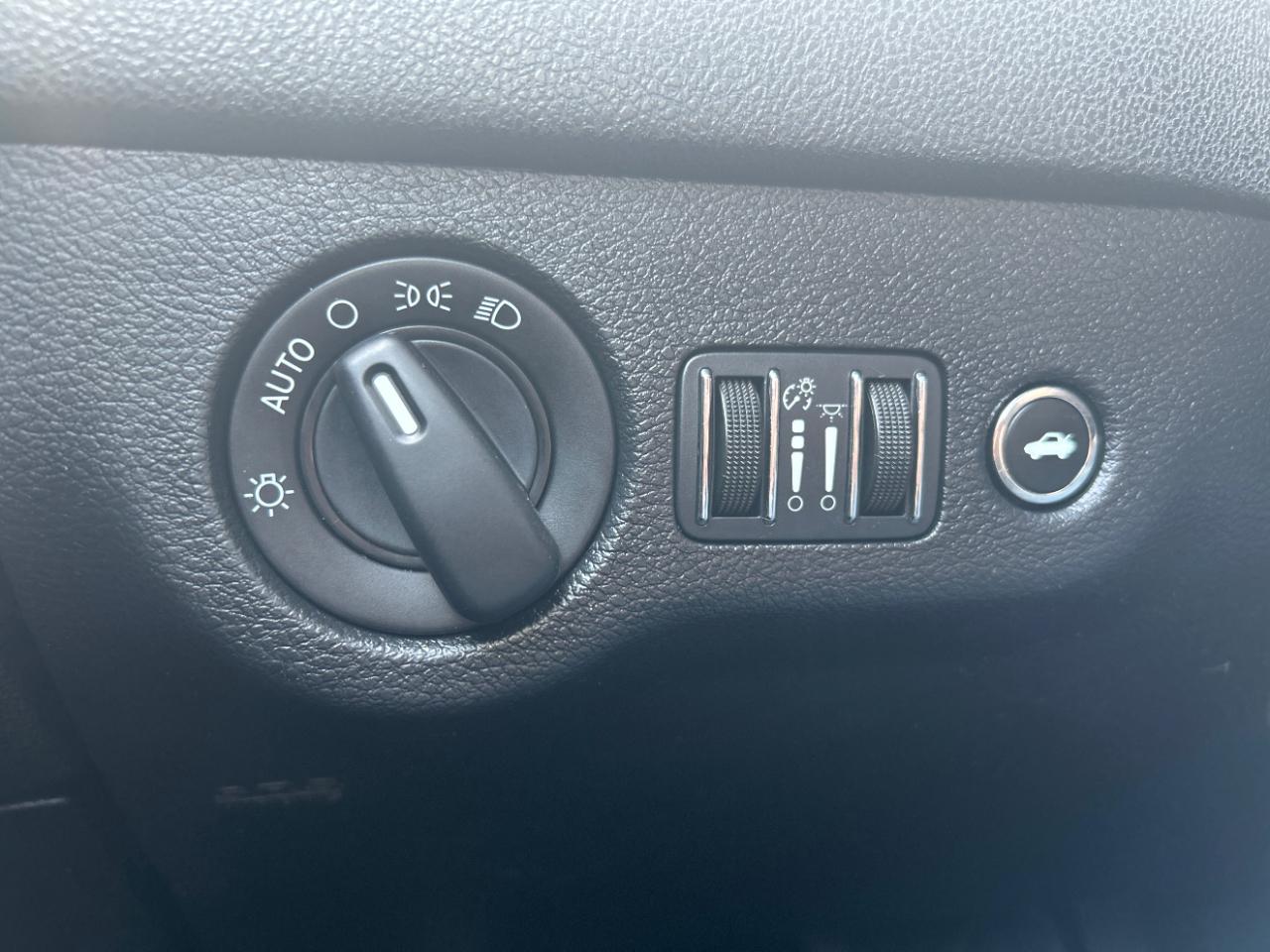 Dodge Charger 4dr Sdn SE RWD 2014