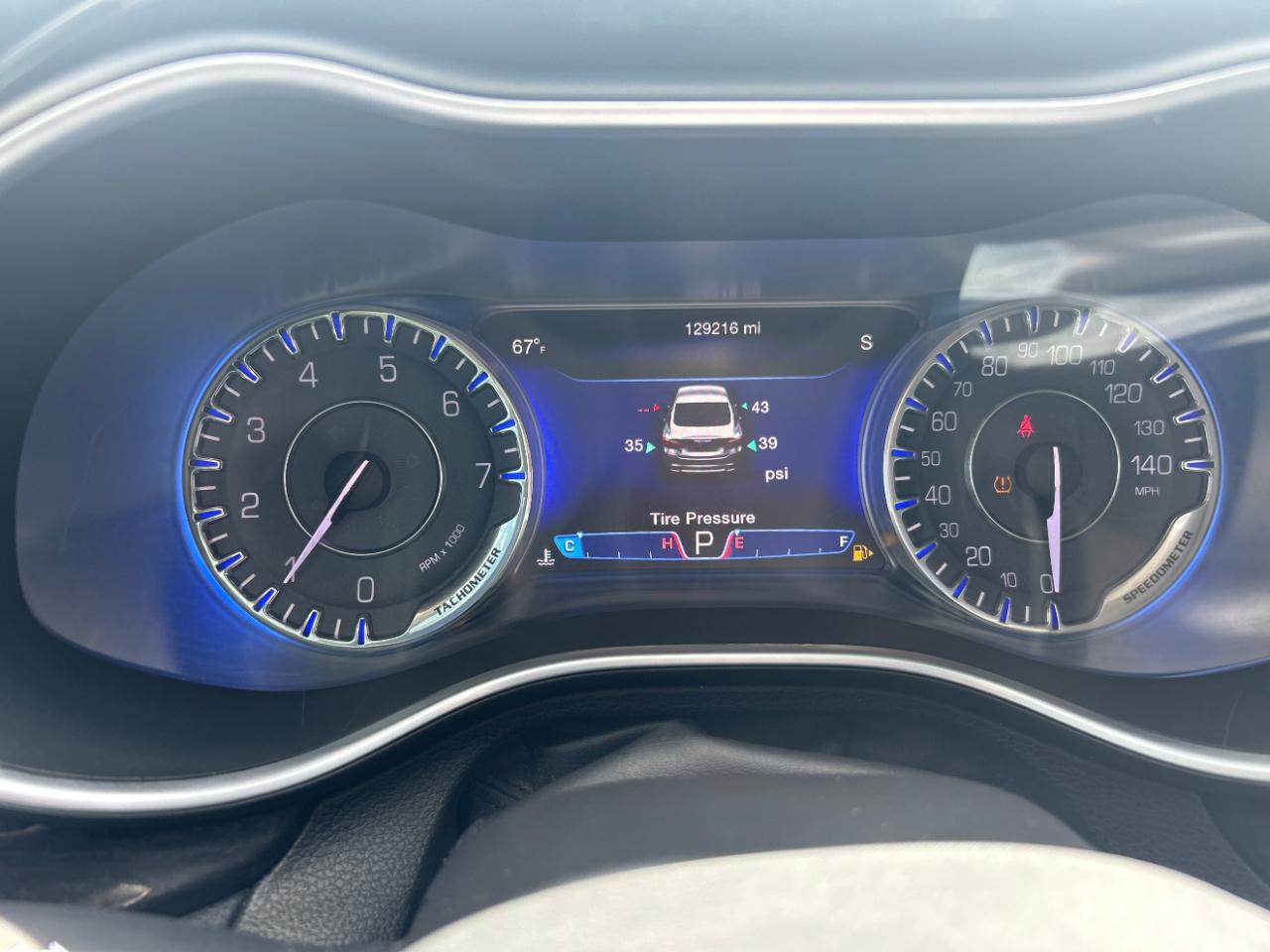 Chrysler 200 4dr Sdn C AWD 2015