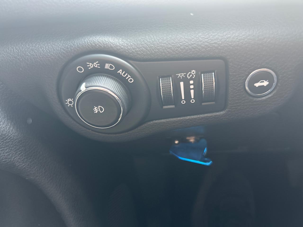 Chrysler 200 4dr Sdn C AWD 2015