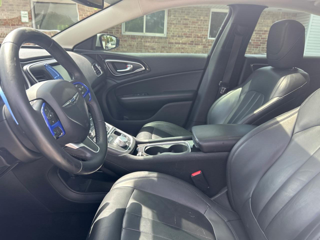 Chrysler 200 4dr Sdn C AWD 2015