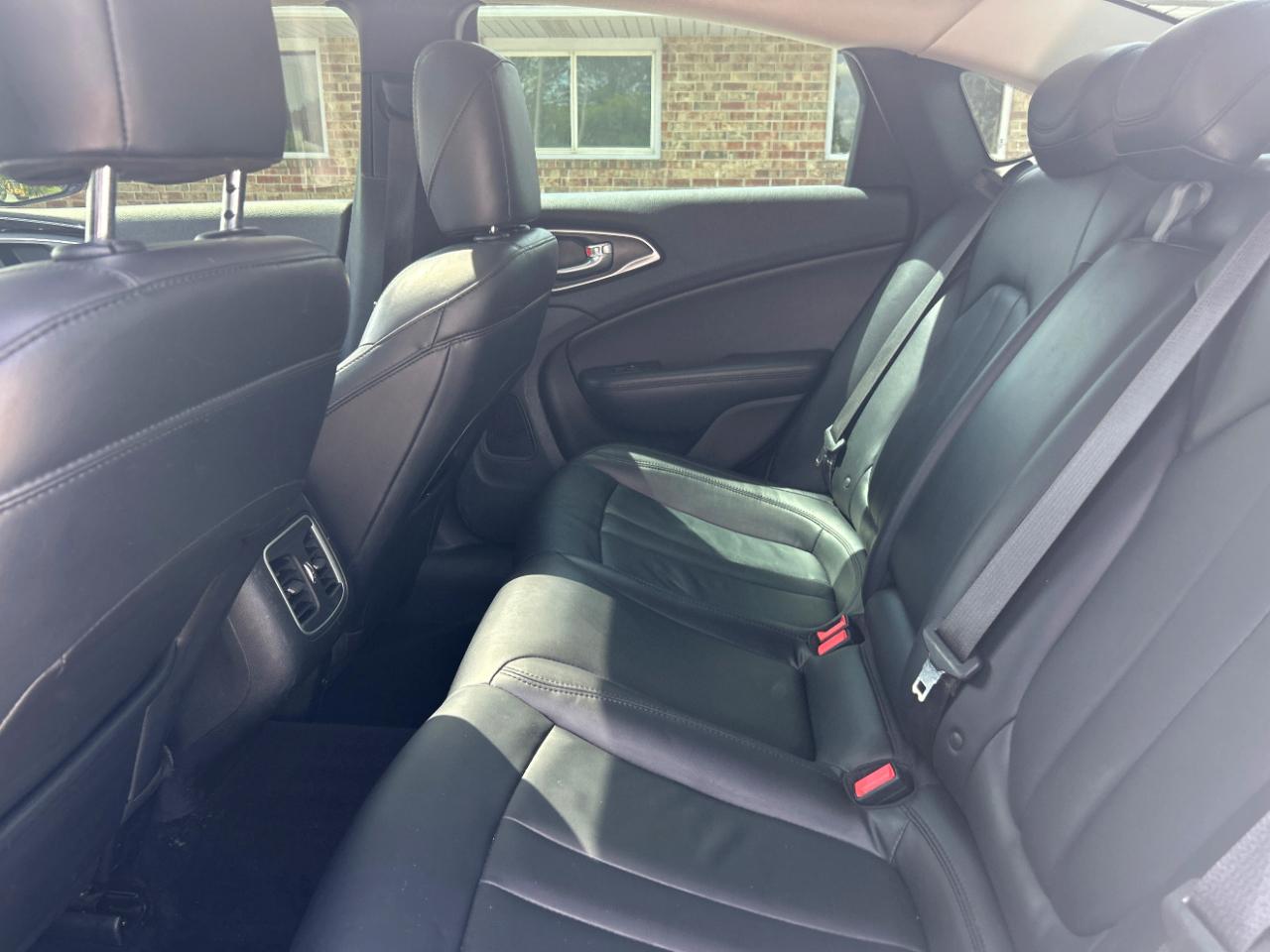 Chrysler 200 4dr Sdn C AWD 2015