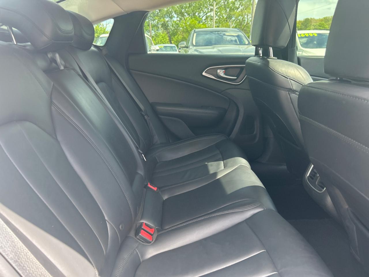 Chrysler 200 4dr Sdn C AWD 2015