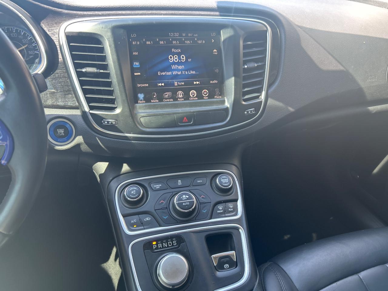 Chrysler 200 4dr Sdn C AWD 2015