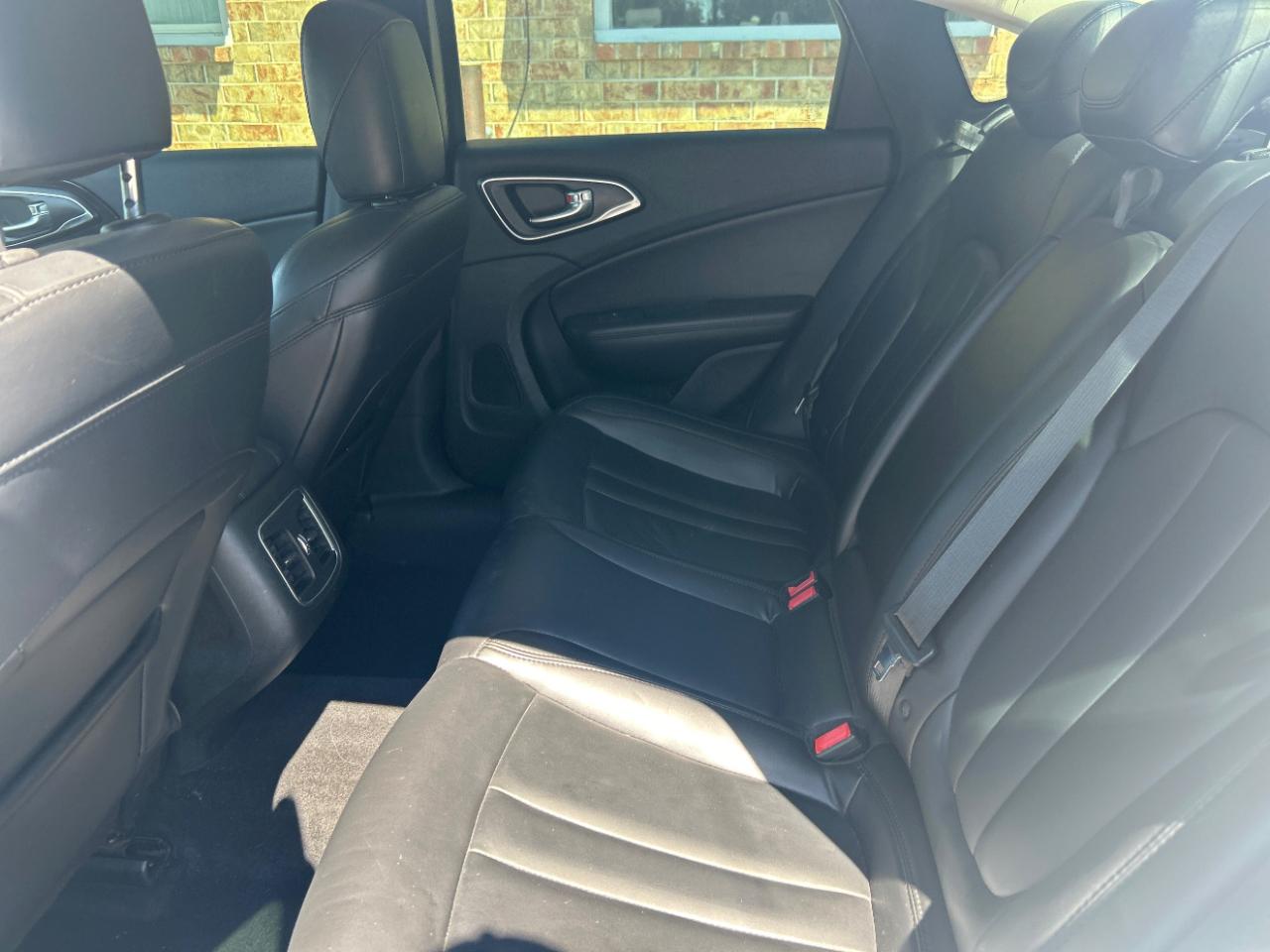 Chrysler 200 4dr Sdn C AWD 2015