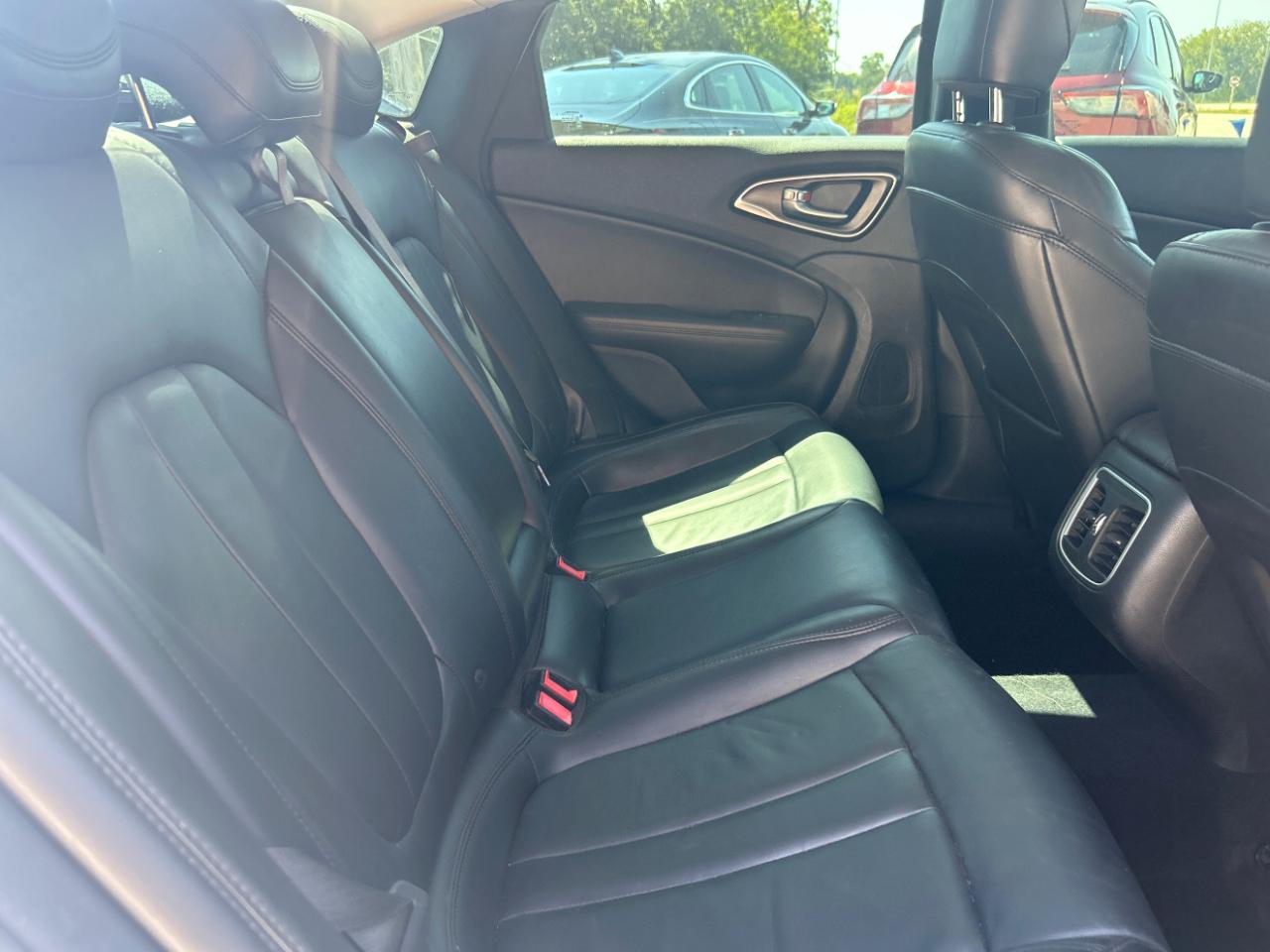 Chrysler 200 4dr Sdn C AWD 2015
