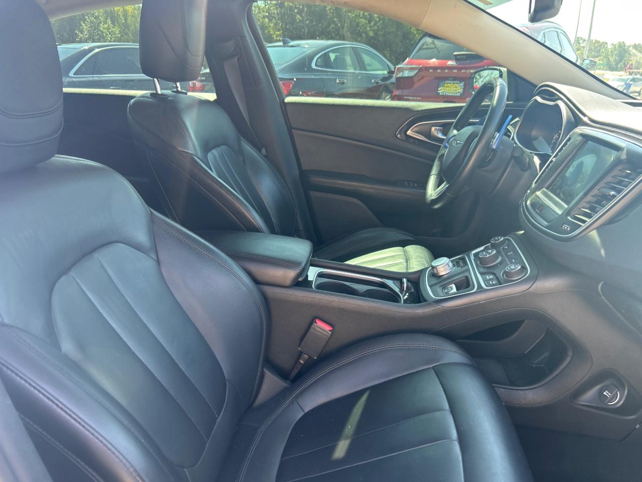 Chrysler 200 4dr Sdn C AWD 2015