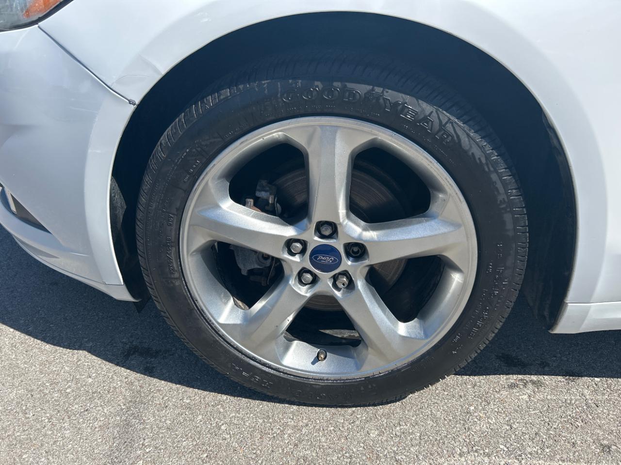 Ford Fusion 4dr Sdn SE FWD 2015