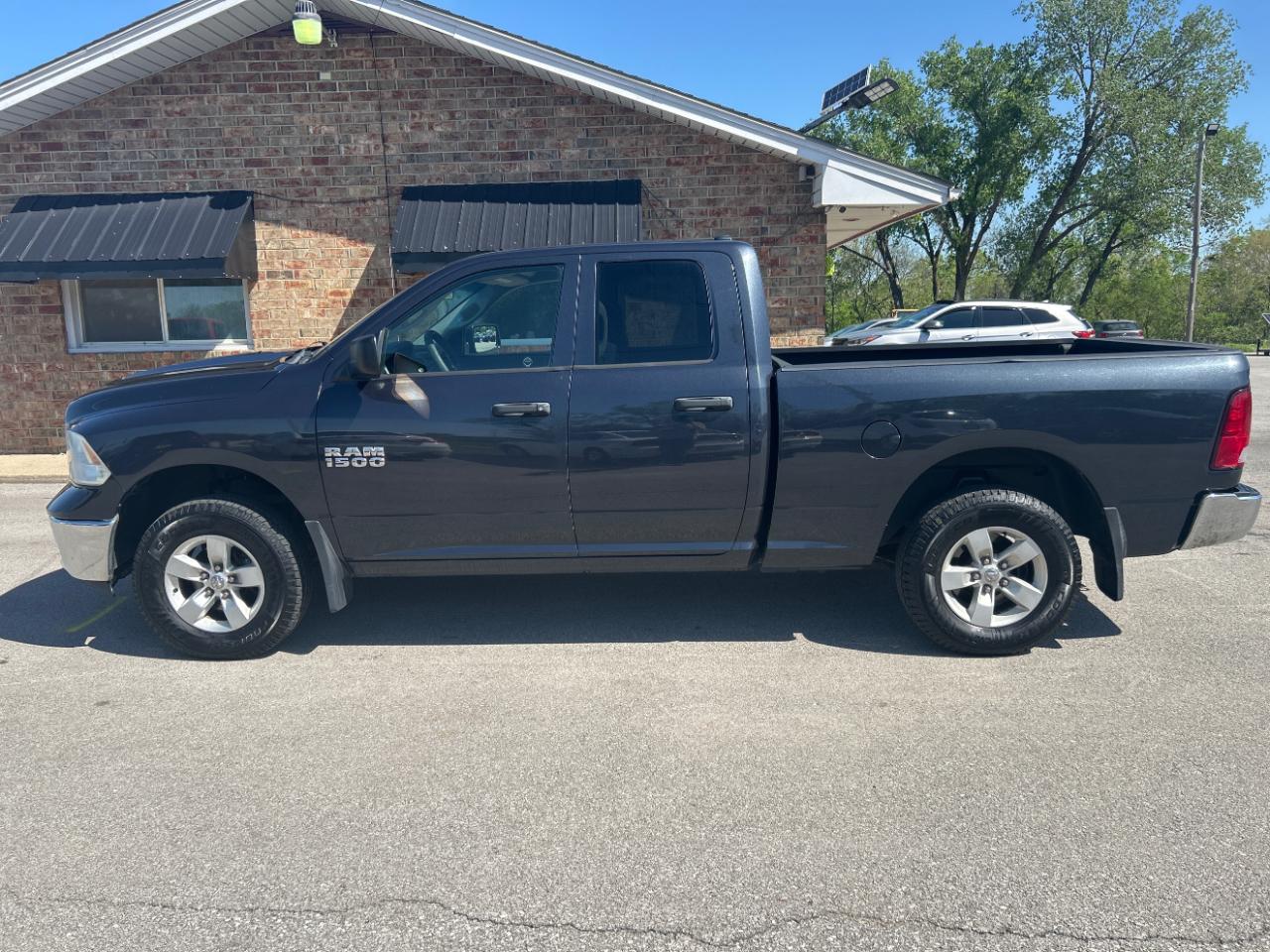 RAM 1500 4WD Quad Cab 140.5" ST 2014