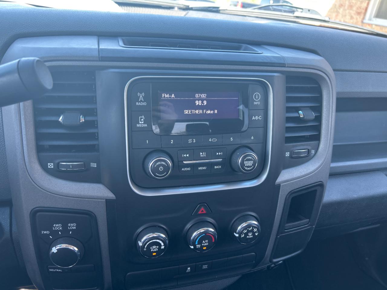 RAM 1500 4WD Quad Cab 140.5" ST 2014