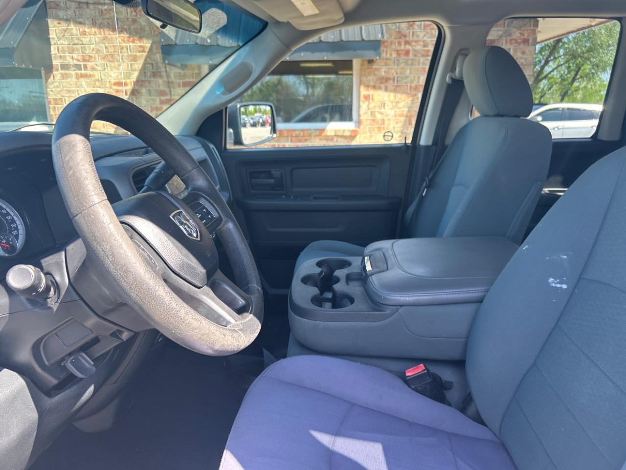 RAM 1500 4WD Quad Cab 140.5" ST 2014