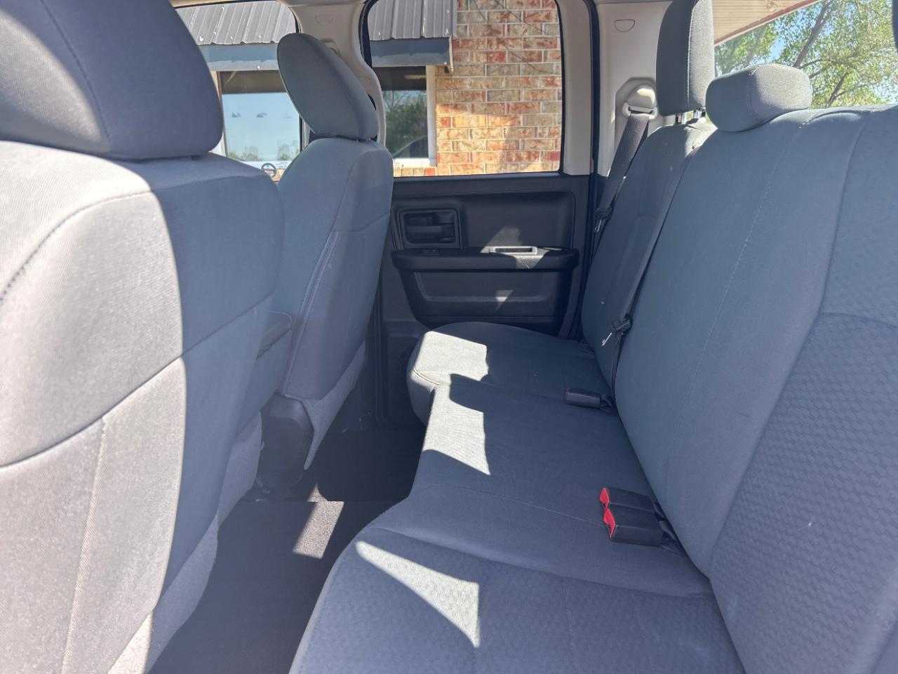 RAM 1500 4WD Quad Cab 140.5" ST 2014