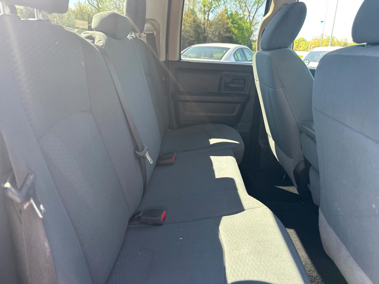 RAM 1500 4WD Quad Cab 140.5" ST 2014