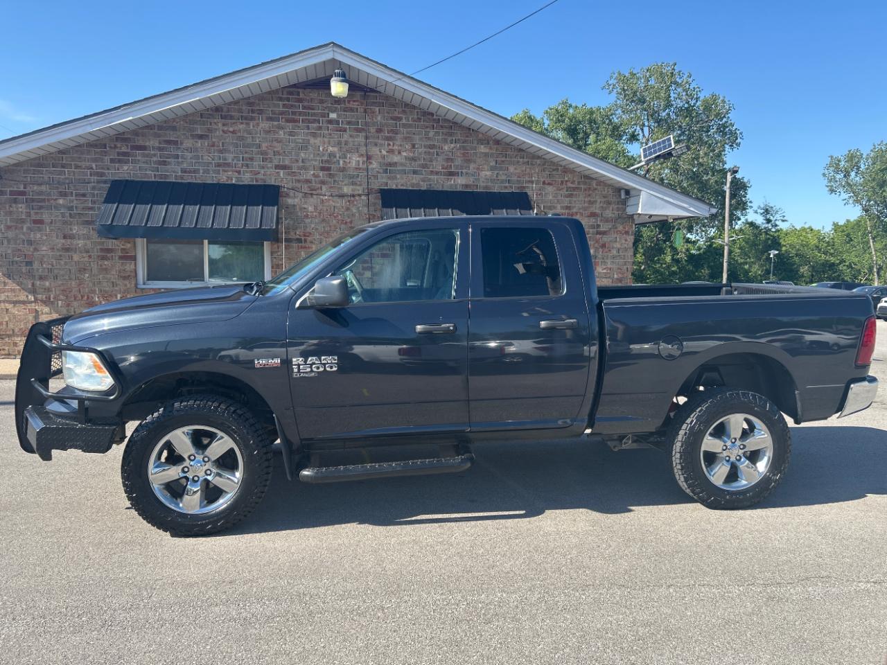 RAM 1500 Classic Tradesman 4x4 Quad Cab 6'4" Box 2019