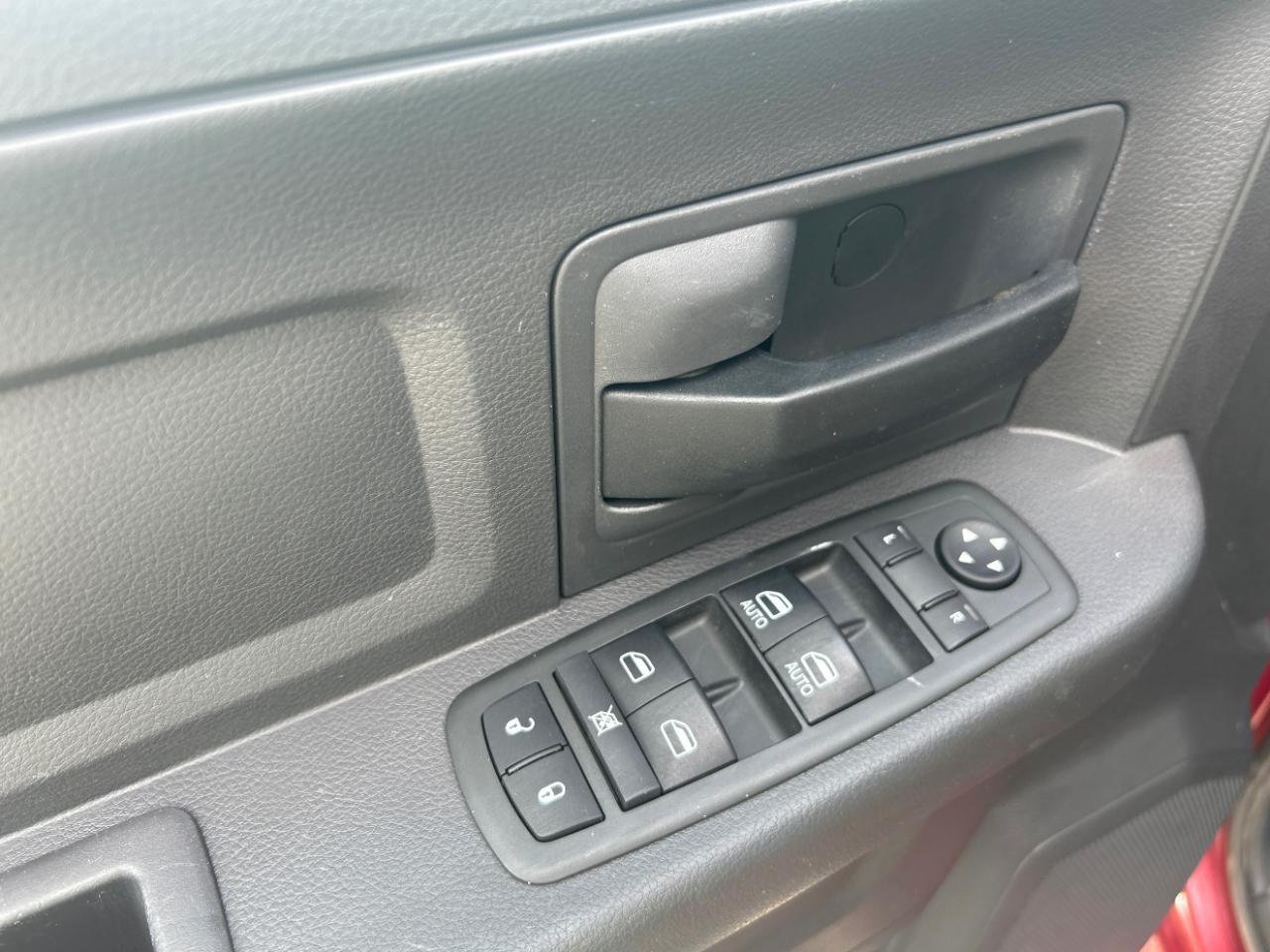 Dodge 1500 4WD Quad Cab 140.5" Express 2012