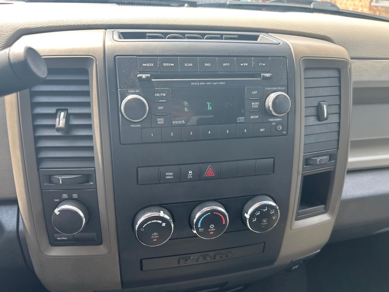 Dodge 1500 4WD Quad Cab 140.5" Express 2012