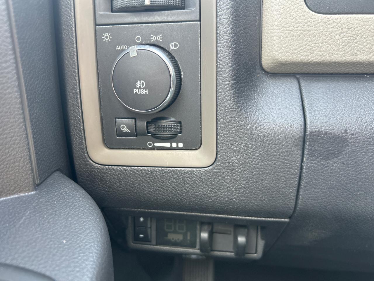 Dodge 1500 4WD Quad Cab 140.5" Express 2012