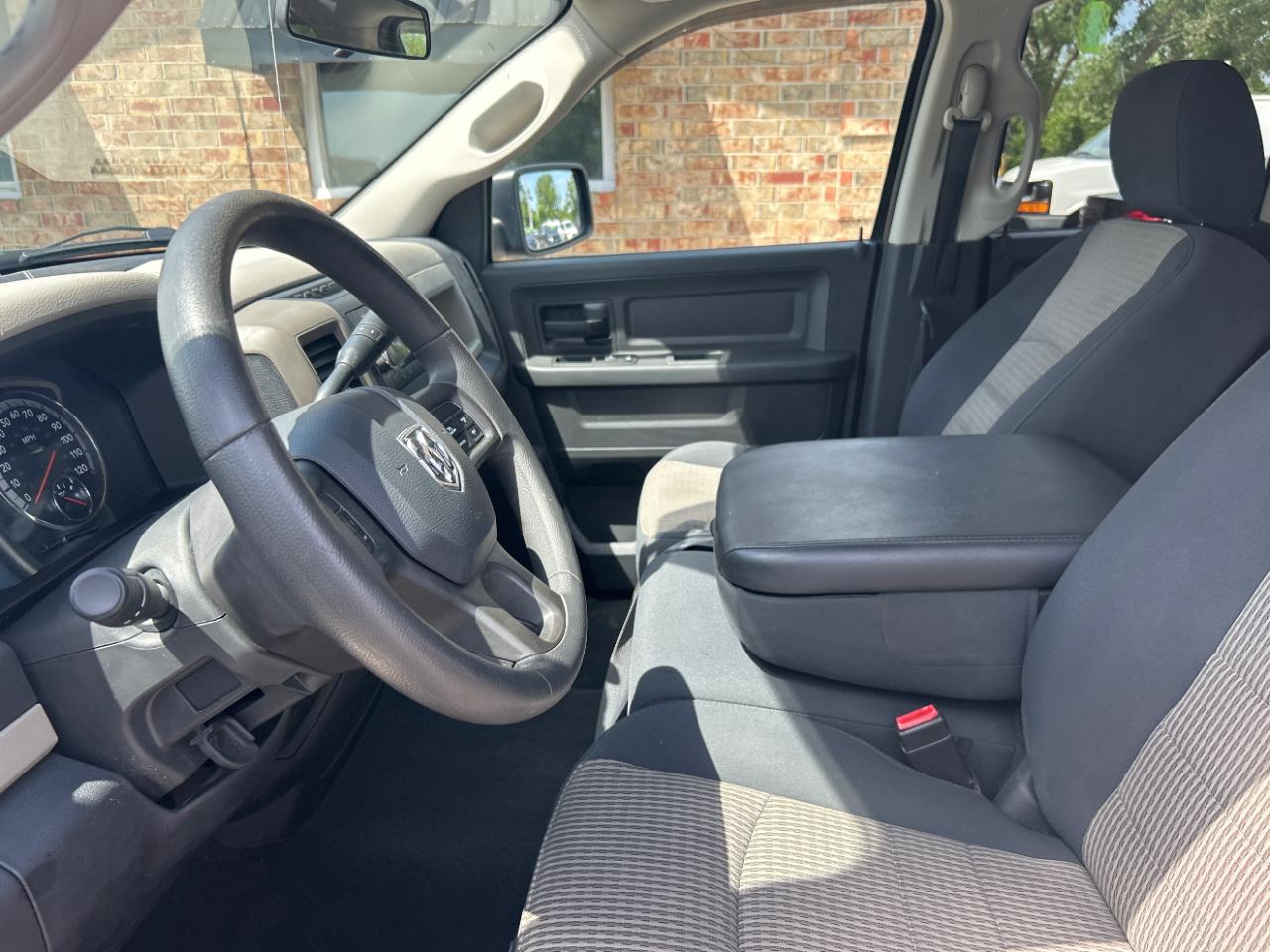 Dodge 1500 4WD Quad Cab 140.5" Express 2012