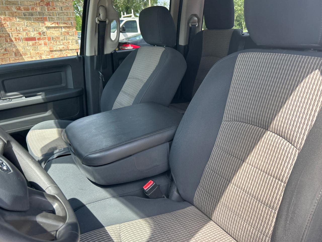 Dodge 1500 4WD Quad Cab 140.5" Express 2012