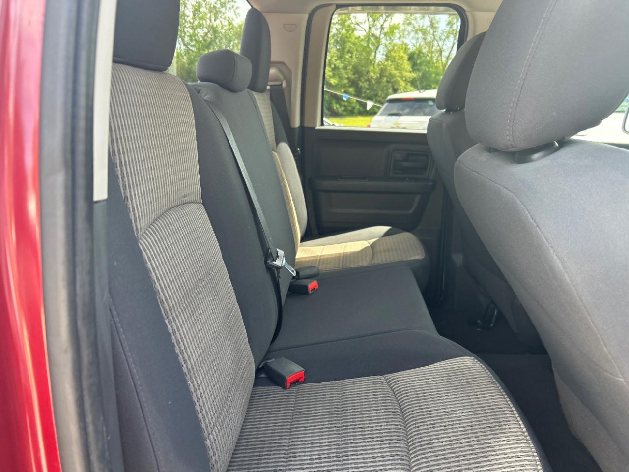 Dodge 1500 4WD Quad Cab 140.5" Express 2012