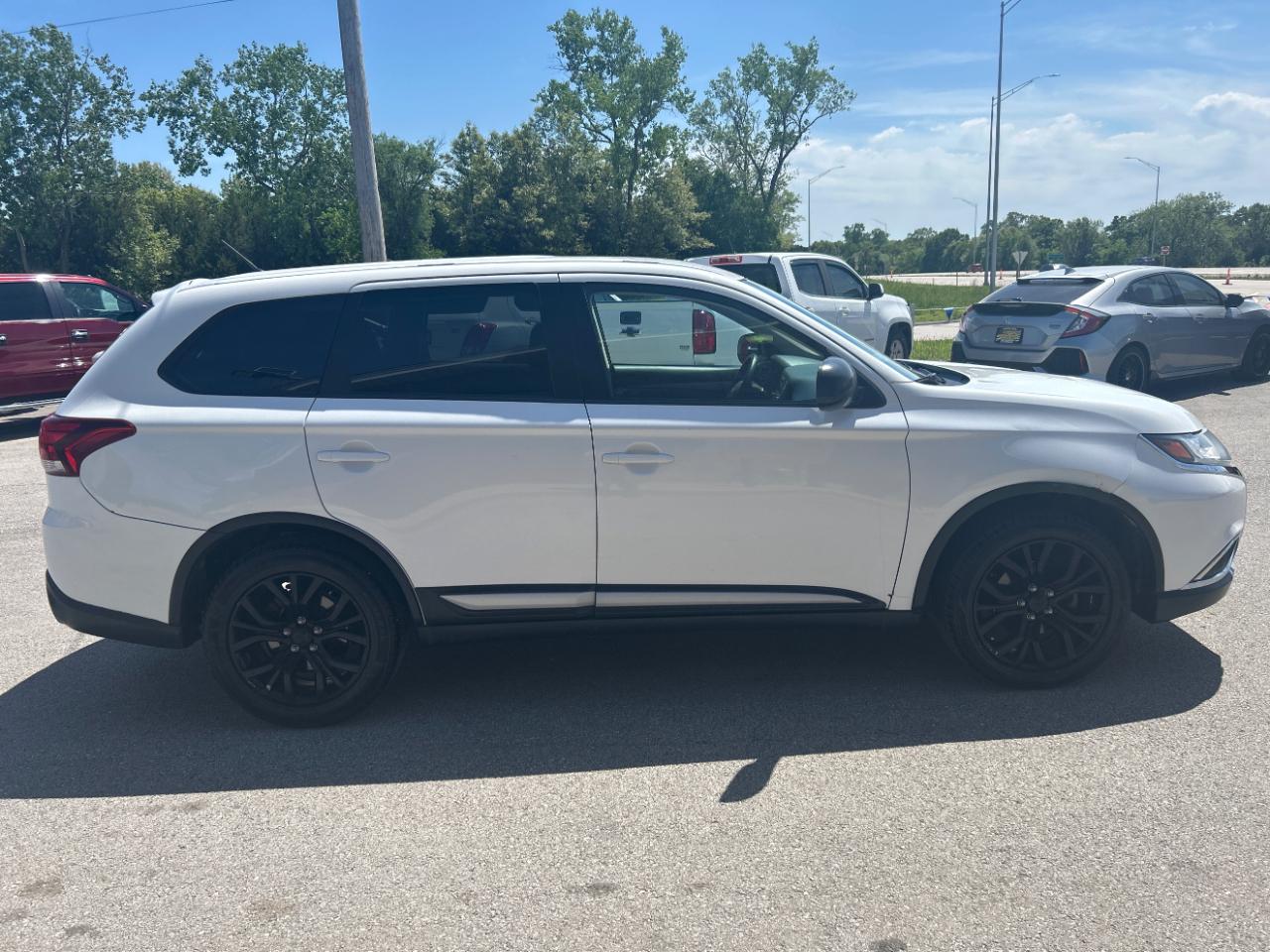 Mitsubishi Outlander 2WD 4dr ES 2016
