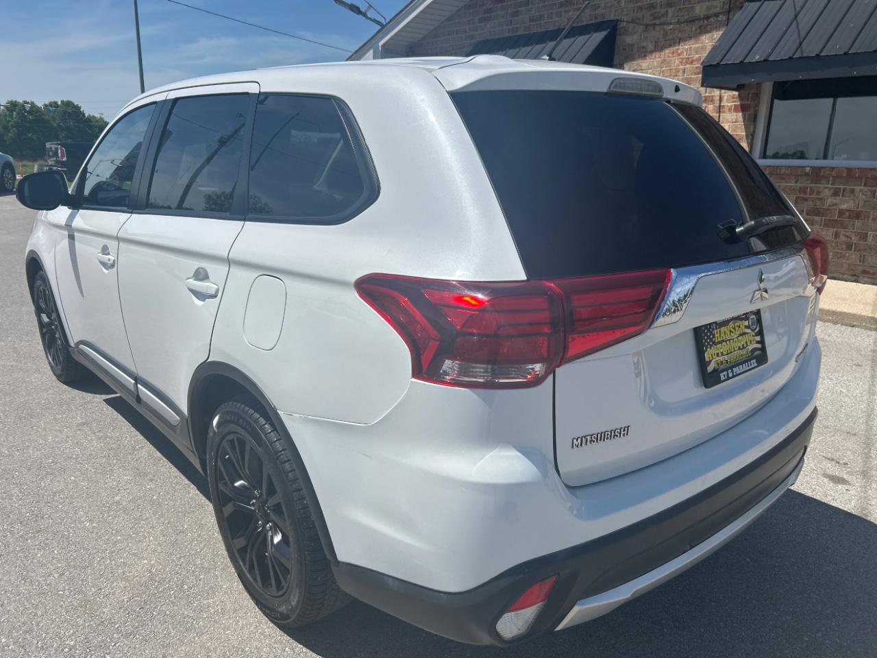 Mitsubishi Outlander 2WD 4dr ES 2016