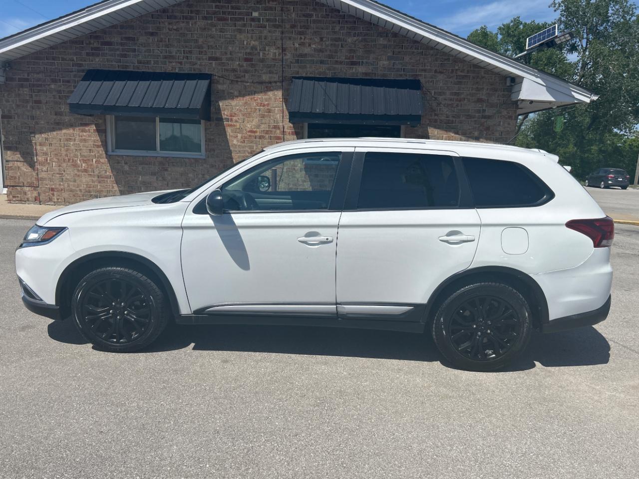 Mitsubishi Outlander 2WD 4dr ES 2016