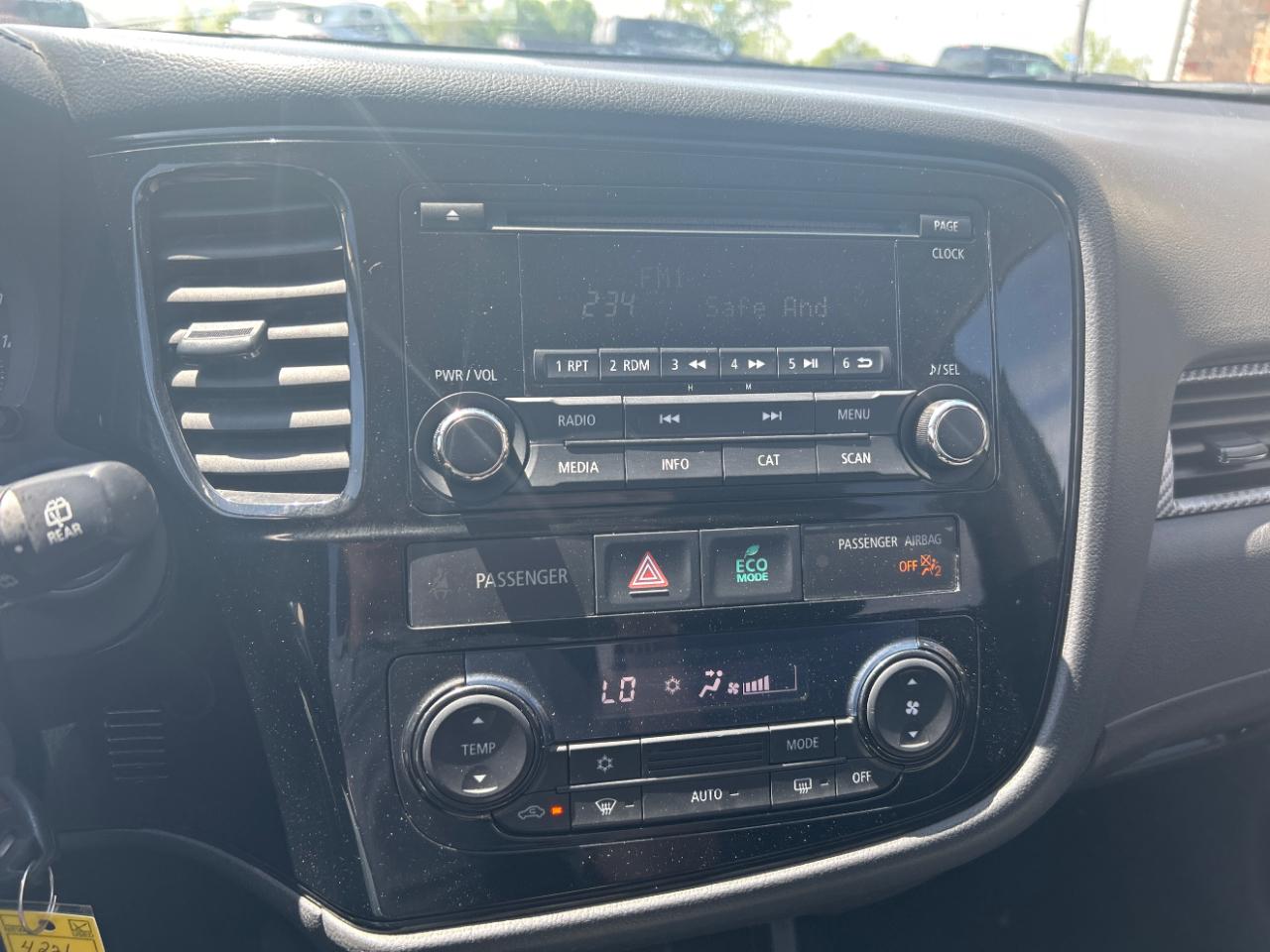Mitsubishi Outlander 2WD 4dr ES 2016